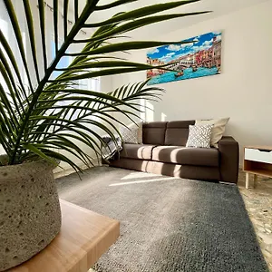 modern-sweet-home-venezia.hotelslidodijesolo.com/